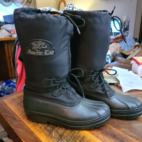 ARCTIC CAT SNOWMOBILE WINTER BOOTS WOMENS SIZE 9 for sale at Nostalgik Vibes