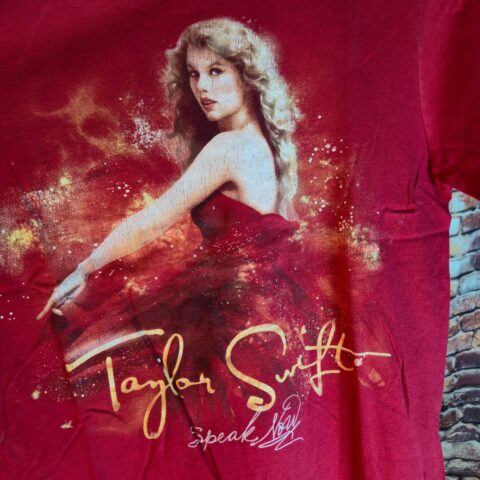 Taylor Swift Speak Now Album Graphic T Shirt Red Country Pop Tour Tee Small for sale at Nostalgik Vibes