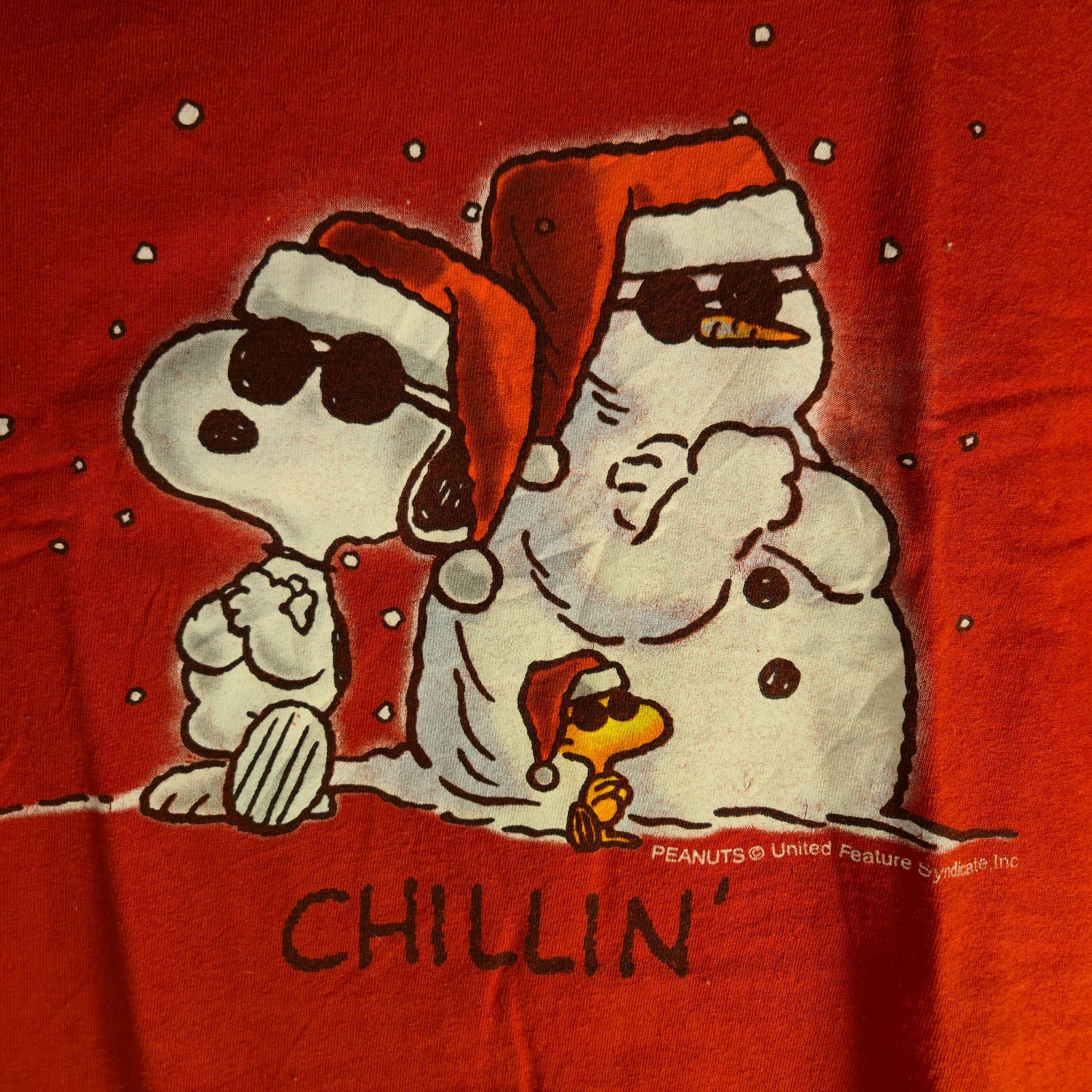 Snoopy Peanuts Christmas Chillin Snowman Graphic T Shirt Red Gildan Large - detail view
