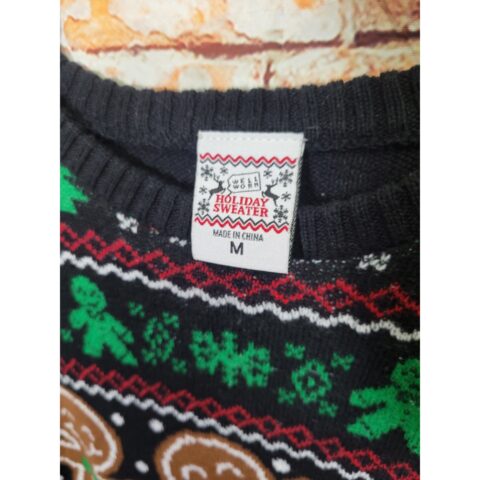 Well Worn Women’s Christmas Sweater Size M Black Red Green Holiday Print