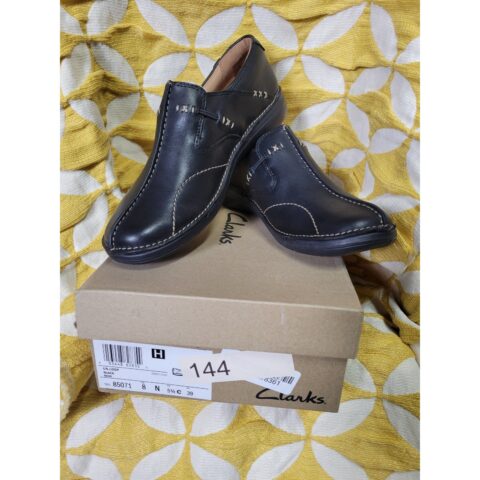 Clarks Un Loop Women’s Slip-On Shoes Size 8 Black Leather New in Box