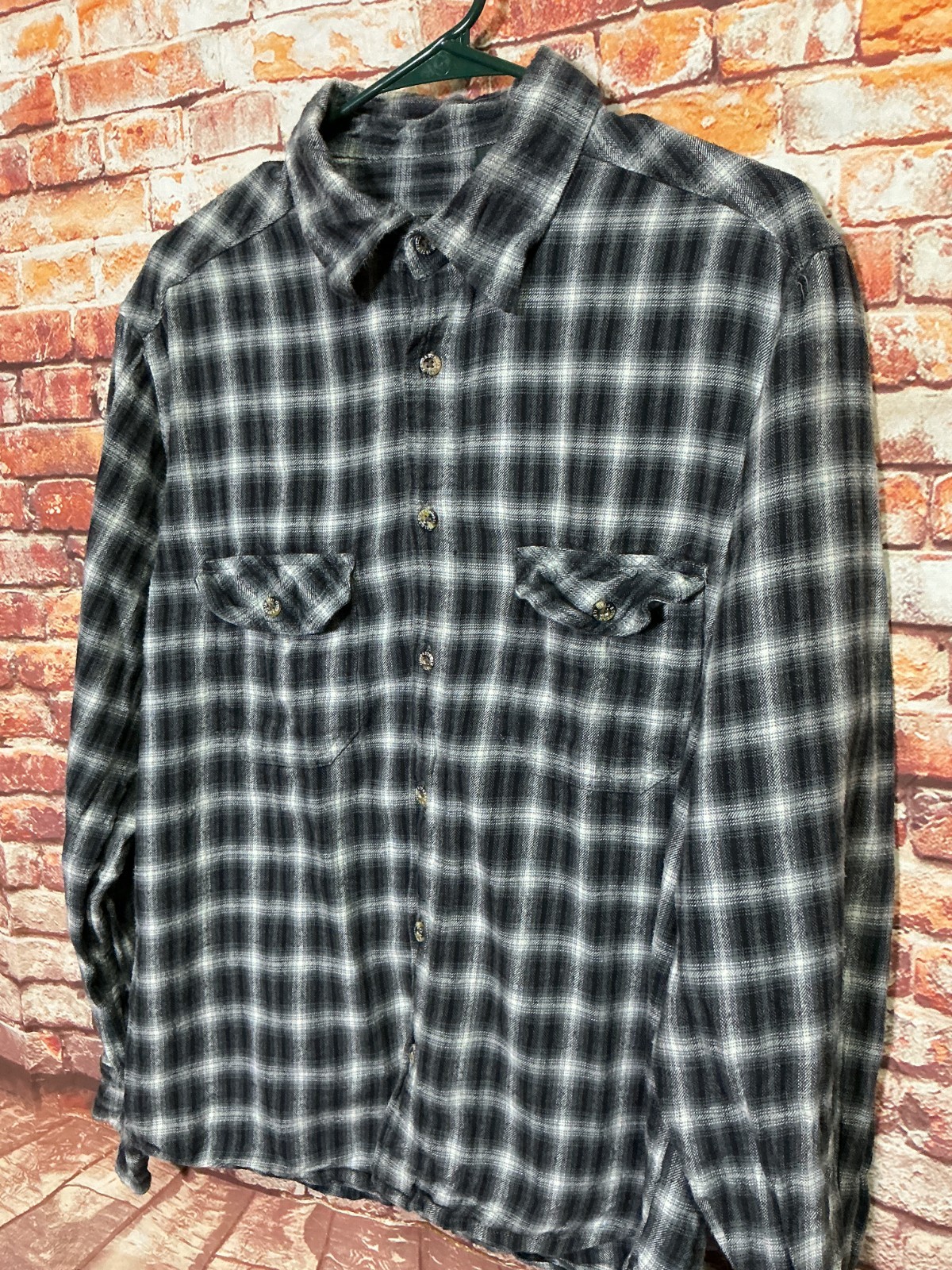 Field and Stream Flannel Shirt Mens Large Black Gray White Ombre Plaid Button Up
