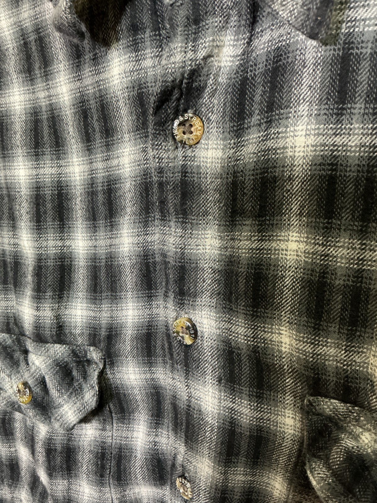 Field and Stream Flannel Shirt Mens Large Black Gray White Ombre Plaid Button Up