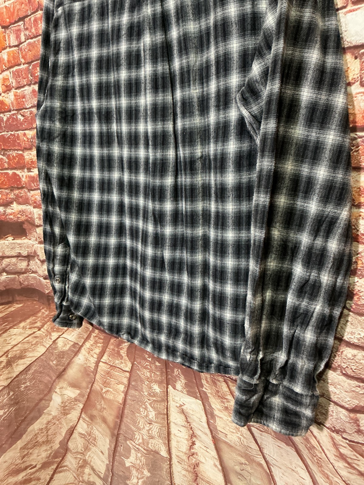 Field and Stream Flannel Shirt Mens Large Black Gray White Ombre Plaid Button Up