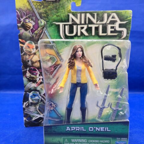 2015 Playmates TMNT April O’Neil Action Figure New on Card MOC